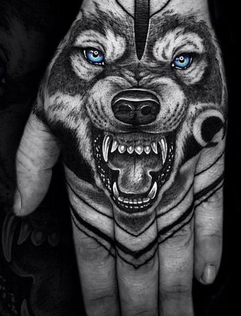 Lone Wolf Tattoo, Tattoo Bras Homme, Herren Hand Tattoos, Tattoo Son, Wolf Tattoos Men, Tato Jari, Wolf Tattoo Sleeve, Tato Henna, Wolf Tattoo Design