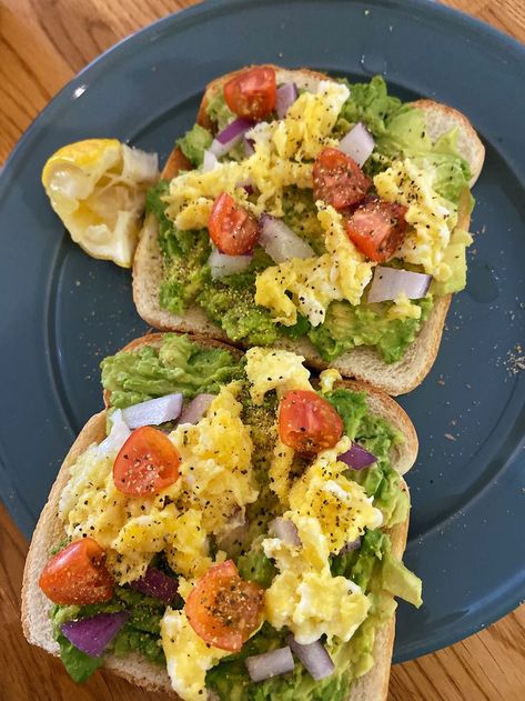 Avocado Toast Recipe! College students will find this to be a fast and affordable meal that tastes delicious. 1 Avocado 1 Egg Onion Cherry Tomatos Lemon Lemon Pepper Seasoning College Student Meals, Student Meals, Lunch Bowl Recipe, Quick Rice, Pepper Seasoning, Rice Cooker Recipes, Avocado Toast Recipe, Meals Ideas, Student Recipes