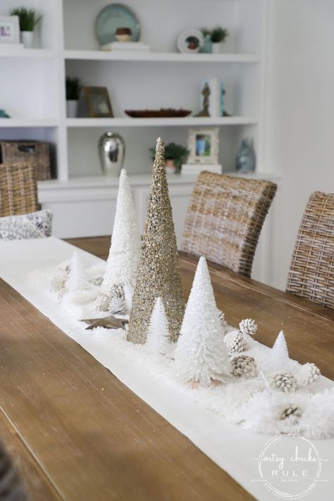 Christmas Decor Ideas Dining, Christmas Decor Ideas Dining Room, White Christmas Decor Ideas, White Christmas Party, Deco Table Noel, Christmas Decor Inspiration, White Christmas Trees, White Christmas Decor, Christmas Inspo