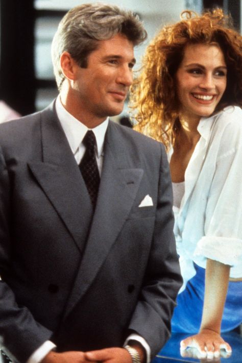 Richard Gere and Julia Roberts in 11 irresistible snaps | Vogue Paris Richard Gere Julia Roberts, Best Chick Flicks, Pretty Woman Movie, Cute Couples Costumes, Best Romantic Comedies, Beau Film, Hollywood Couples, Richard Gere, Movie Couples