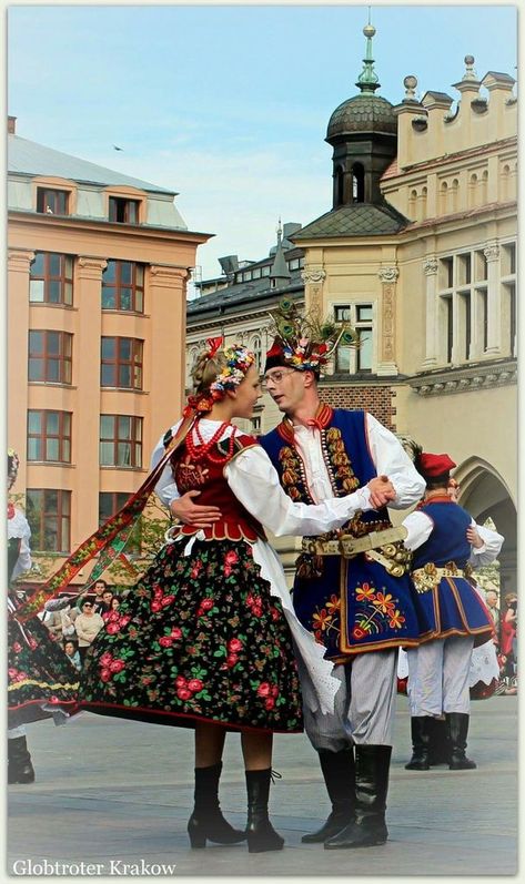 Hungarian Traditions, Polish Traditional Costume, Poland Girls, Polish Heritage, Polish Traditions, Polish Clothing, Slavic Folklore, Polish Folk Art, Polish Folk