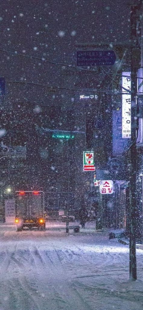 Wallpaper South Korea Blue Aesthetic, Snowing Aesthetic Wallpaper, Seoul Night, Wallpapers Christmas, Korea Winter, South Korea Photography, Seoul Korea Travel, Seoul City, Snow Night