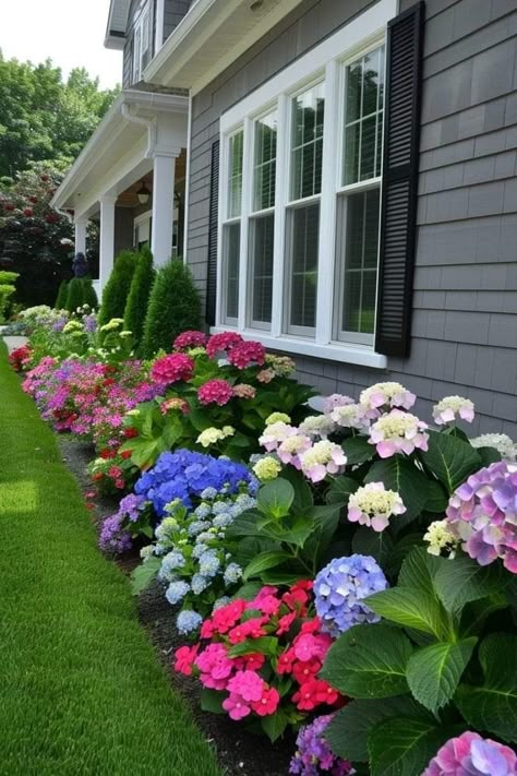 Flower Beds In Front Of House Hydrangea, Flower Bed Designs Layout, Hydrangea Landscaping, Front Flower Beds, Tattoo Plant, Flower Garden Plans, Flower Bed Designs, Yard Garden Design, Front Garden Landscape