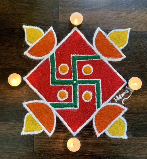 Short Rangoli Designs, Easy Small Rangoli, Short Rangoli, Rangoli Idea, Very Easy Rangoli Designs, Book Art Projects, Rangoli Designs Photos, Rangoli Designs Simple Diwali, Big Rangoli