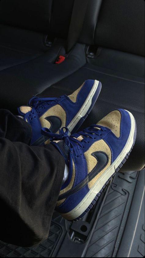 shoes. blue shoes. Jorden shoes. Blue Jordan shoes. Blue dunk.shoes inspo. Blue Dunks Outfit, Black And Blue Shoes, Blue Dunks, Dunk Shoes, Dunks Outfit, Outfit Dark, Shoe Inspo, Blue And Black, Shoes Shoes