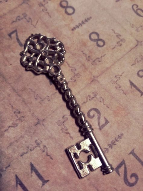 "These keys have a beautiful ornate design and measure 68mm (2.67\"). They are detailed on the front with a flat back. These are perfect for necklaces and ornaments!  2pcs  Material: Antiqued bronze alloy No Lead" Keys Aesthetic, Castlevania Wallpaper, Steampunk Key, Writing Inspiration Tips, Magic Key, Unique Key, Key Charms, Old Keys, Skeleton Keys