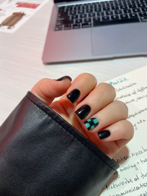 Demon Slayer Nails Easy, Demon Slayer Nail Designs Simple, Short Anime Nails Acrylic, Demon Slayer Nails Simple, Anime Short Nail Designs, Anime Nail Art Easy, Demon Slayer Nails Short, Demon Slayer Nails Tanjiro, Anime Themed Nails Simple