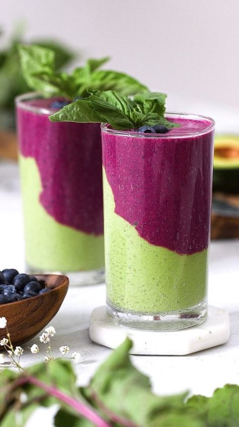 Mini Cafeteria, Layered Smoothie, Basil Smoothie, Antioxidant Smoothie, Banana Drinks, Healthy Breakfast Smoothies, Healthy Breakfasts, Pineapple Smoothie, Avocado Smoothie