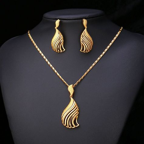 Gold Jewelry Simple Necklace, Simple Chain, Gold Jewelry Sets, Gold Pendant Jewelry, Gold Jewelry Simple, Gold Fashion Necklace, Initial Necklace Gold, Gold Jewelry Necklace, Gold Jewellery Design Necklaces