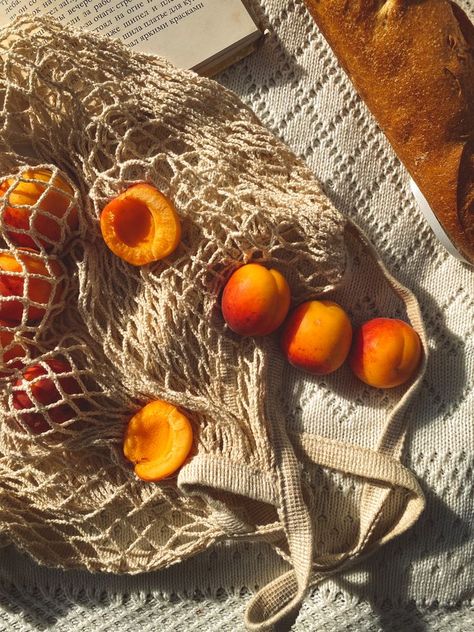 Summer Aesthetic Fruit, Fruit Summer Aesthetic, Peach Aesthetic Pictures, Peach Art Aesthetic, Summer Fruits Aesthetic, Flatlays Aesthetic, Picnic Flatlay, Orange Summer Aesthetic, Summer Fruit Aesthetic