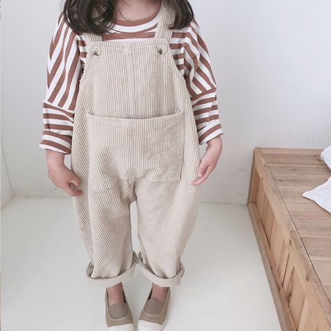 Corduroy Dungarees, Haine Diy, Overall Outfit, Corduroy Overalls, Trousers Casual, Fashion Kids, Dungarees, Baby Bibs, Bottoms Pants