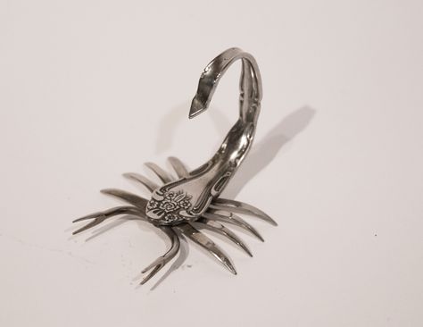 Scorpion by Pat Harger Scrap Metal Jewelry, Diy Silverware Crafts, Flatware Art, Fork Art, Cutlery Art, Silverware Crafts, Fork Jewelry, Silverware Art, Flatware Jewelry