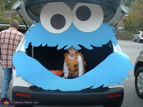 Cookie Monster Truck Or Treat Ideas, Cookie Monster Trunk Or Treat Ideas, Cookie Monster Truck Or Treat, Cookie Monster Trunk Or Treat, Cookie Monster Craft, Costume Last Minute, Last Minute Costume Ideas, Trunker Treat Ideas, Cookie Monster Costume