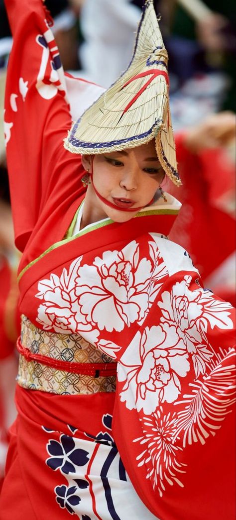 Yosakoi-The Yosakoi is a major trad dance festival organized in Harajuku every summer- Emoji Pillows, Japanese Festival, Kimono Japan, Dance Festival, Concept Clothing, Human Poses Reference, Dance Art, Japanese Design, Japanese Kimono