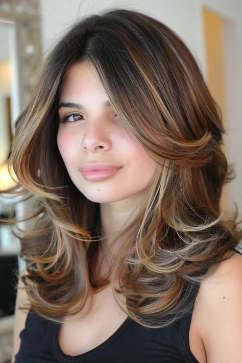 35 Stunning Butterfly Haircut Ideas That Will Inspire Your Next Look - Flo's Blog Medium Length Butterfly Haircut, Layer Hairstyle, Medium Layer, Subtle Blonde, The Butterfly Haircut, Beige Blonde Balayage, Butterfly Hairstyle, Butterfly Haircut, Blonde Balayage Highlights