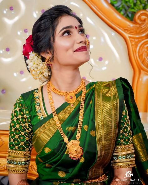 Green Saree Maharashtrian Look, Bridal Makeup Maharashtrian, Maharashtra Bride Look Engagement, Green Sadi Look, Maharashtra Engagement Look, Engagement Looks For Maharashtrian Bride, Marathi Engagement Look Green Saree, Maharashtrian Engagement Saree Look, Engagement Green Saree