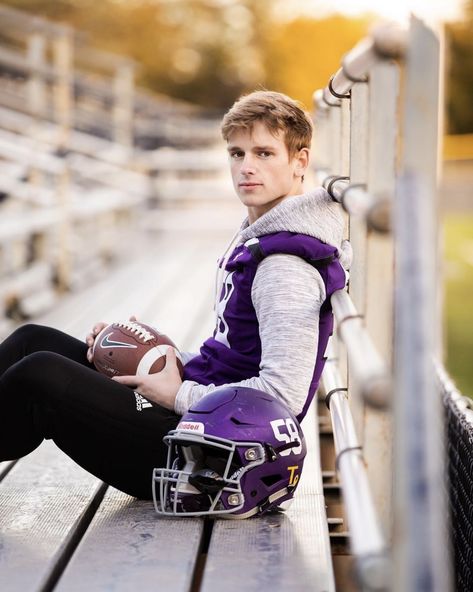 Senior Football Photography, Twin Senior Pictures, Football Senior Photos, Football Senior Pictures, Boy Senior Portraits, Basketball Senior Pictures, Guys Style, Senior Photos Boys, Football Poses