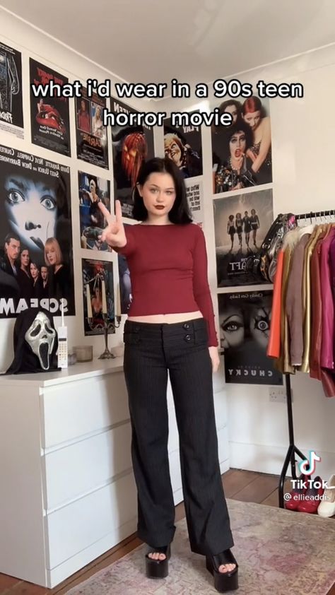 Horror Movie Outfits, 90s Horror Movies, 90s Horror, 90s Outfits, Movie Outfits, 90s Teen, Movies Outfit, Mix Style, School Fits