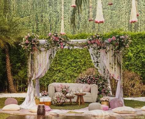 Varun Dhawan's Wedding Setup Was Dreamy & Ethereal! Natasha Dalal, Mehendi Decor Ideas, Mehendi Decor, Mandap Decor, Desi Wedding Decor, Traditional Wedding Decor, Wedding Mandap, Wedding Decor Style, Wedding Set Up