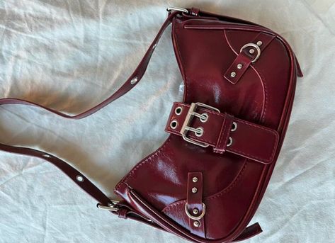 Fall Purses And Bags, Red Leather Bag Aesthetic, Dark Red Handbag, Vintage Burgundy Bag, Burgundy Leather Bag, Red Vintage Bag, Vintage Thrift Finds, 2000s Handbags, Cherry Red Bag