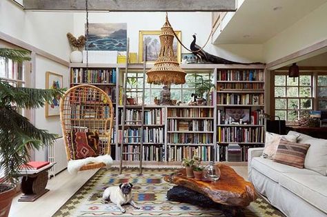 25 Unbelievably stylish living rooms full of amazing ideas Maximalist Rooms, Dream Building, Maximalist Interior Design, Bohemian Style Home, Dekorasi Bohemia, Lots Of Books, Bohemian Style Decor, Maximalist Interior, Maximalist Design