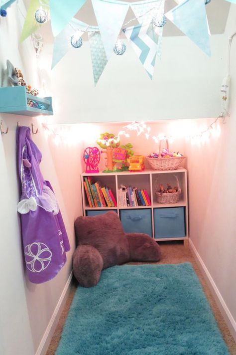 15 Cozy Reading Nook In Under The Stairs | Home Design And Interior Under Stairs Playroom, Closet Nook, Under Stairs Nook, Room Under Stairs, Stair Nook, Closet Under Stairs, تحت الدرج, Target Decor, Toddler Playroom