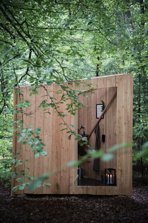 Stedsans in the Woods: A Restorative, Carbon-Neutral, Off-the-Grid Getaway in the Swedish Forest - Remodelista Modern Outhouse, Outdoor Toilet And Shower, Outside Toilet, Toilet Outdoor, Still Awake, Farm Restaurant, Composting Toilets, Outdoor Toilet, Outdoor Bathroom