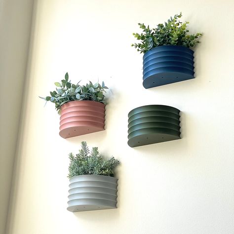 Use floating shelves to display potted plants of different sizes. Arrange them in a staggered pattern for visual interest. Mix in decorative items to create a dynamic look. Diy Wall Planter Indoor, Indoor Wall Planter Ideas, Wall Planter Ideas, Indoor Wall Planter, Wall Plants Indoor, Wall Plant Pot, Wall Pots, Diy Wall Planter, Fake Walls