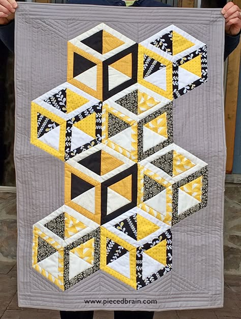 Cube Quilt Pattern Tumbling Blocks, Cube Quilt Pattern, Rubrics Cube, Cube Quilt, Tumbling Blocks Quilt, Optical Illusion Quilts, Quilts Modern, Triangle Quilts, Doll Quilts