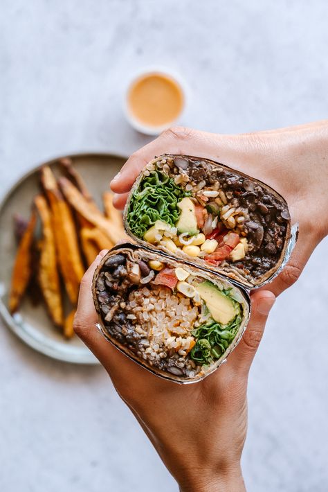 Burrito Bowl Photography, Vegan Burrito Wrap, Burrito Packaging Design, Burrito Food Photography, Burrito Recipe Vegan, Burrito Photography, Burrito Aesthetic, Vegan Bean Burrito, Black Bean Burrito Recipe