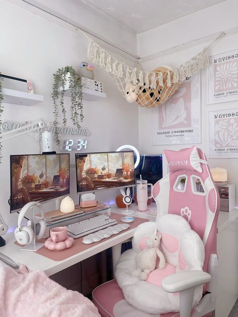 Cozy Gaming Setup Aesthetic Bedroom Aesthetic Cozy, Awesome Bedrooms, Gaming Setup, Bedroom Aesthetic, Mini House, Cozy Bedroom, Home Office, House Exterior, Dream House