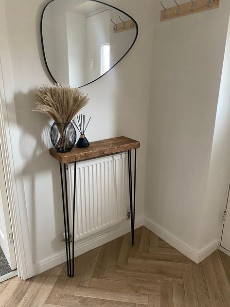 Small Vestibule Ideas, House Entrance Decor Ideas, Hallway Table Ideas, Flat Hallway Ideas, Apartment Hallway Decor, Small Hallway Decor, Radiator Table, Hall Ways Ideas, Coffee Island