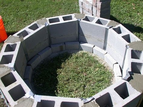 Block Fire Pit, Fire Pit Plans, Cinder Block Fire Pit, Fire Pit Materials, Brick Fire Pit, Outdoor Fire Pit Designs, Fire Pit Ring, Cinder Blocks, Cool Fire Pits