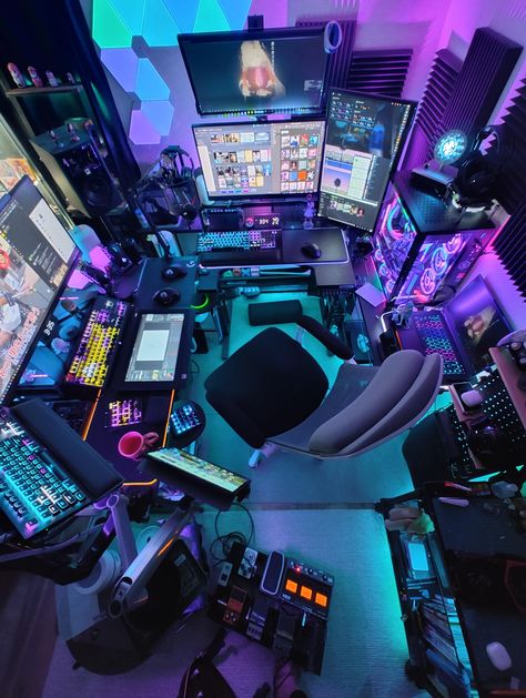 Coolest Gaming Setup, Pc Gaming Setup Bedroom, Room Gaming Design, Gamer Set Up, Computer Set Up, Computer Room Ideas, Dream Gaming Room, Cool Gaming Setups, Hacker Room