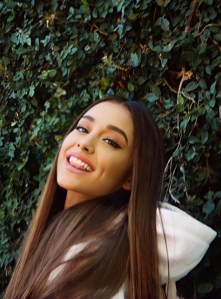 Ariana Grande Smiling, Ariana Grande Selena Gomez, Angelic Voice, Ariana Grande Lockscreen, Elijah Mikaelson, Ariana Instagram, Ariana Grande Sweetener, Ariana Grande Cute, Ariana Grande Style