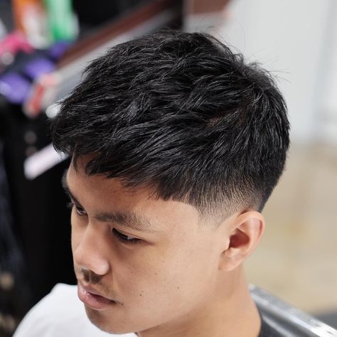 nice 65 Fresh Men's Short Haircuts for Round Faces - Belong to Yourself Check more at http://machohairstyles.com/best-short-haircuts-for-round-faces/ Asian Men Round Face Hairstyles, Haircut For Men Round Face Asian, Haircut For Men Round Face Shape, Short Hairstyles For Men Round Face, Asian Short Hair Oval Face, Short Haircut For Big Face, Short Haircut Men Round Faces, Round Face Shape Men, Short Haircuts For Round Faces Men