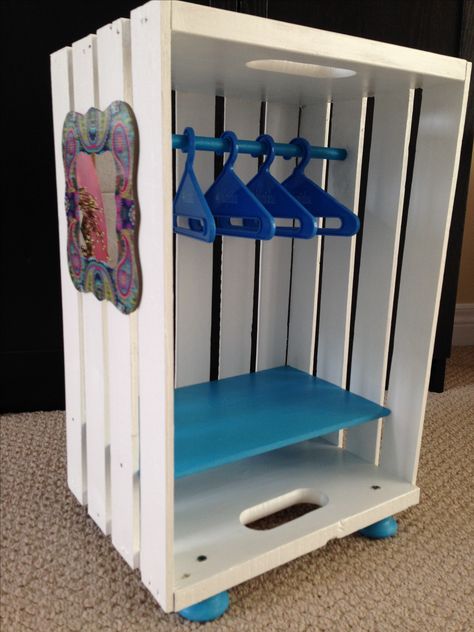 Dog Wardrobe Closet Diy, Diy Doll Closet, Doll Clothes Storage Ideas, Poddle, Doll Storage, Doll Crib, Baby Shower Baskets, American Girl Doll Furniture, Diy Projects Gifts