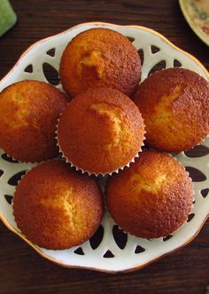 Milk muffins | Food From Portugal. Going to invite friends for snack and want to prepare something light and delicious? Make these tasty milk muffins, they are easy to prepare, have excellent presentation and can be served with tea or coffee. Bon appetit!! Milk Muffins, Orange Muffins, Snacks Healthy, Snacks To Make, Low Calorie Snacks, Easy Snack Recipes, Samosa, Cooking Recipes Desserts, Muffin Recipes