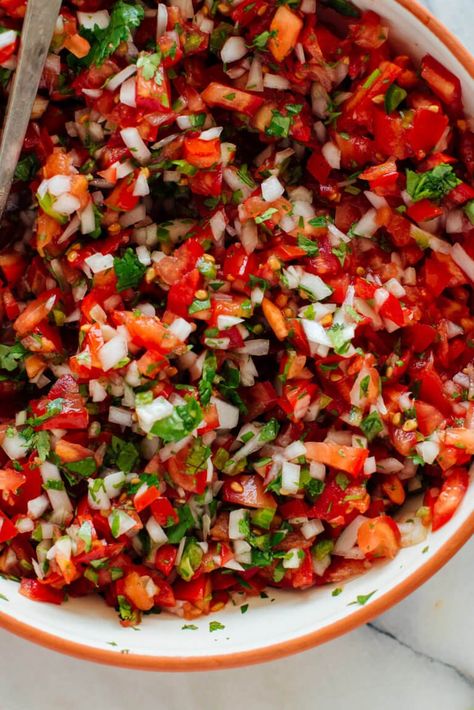 Learn how to make CLASSIC PICO DE GALLO with this easy recipe! You'll need just a few basic ingredients to make this fresh and healthy Mexican recipe—ripe tomatoes, onion, cilantro, jalapeño and lime! Pico de gallo, like salsa, is awesome on tacos, burritos and burrito bowls, nachos, and quesadillas, and makes a great dip, too. Tacobar Party, Savoury Sauces, Beach Snacks, Healthy Mexican Recipes, Strawberry Salsa, Mexican Recipe, Tacos Burritos, Healthy Mexican, Burrito Bowls