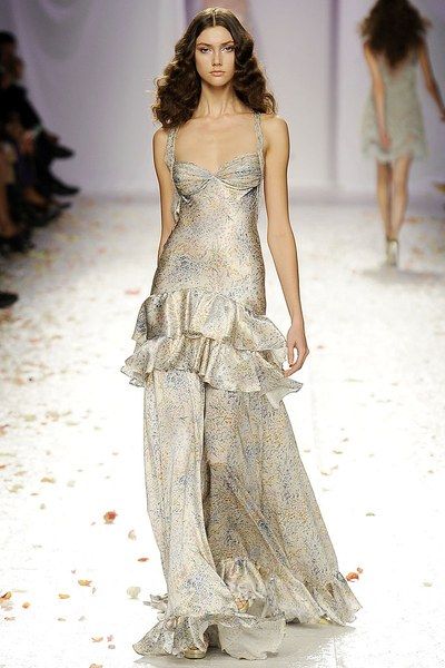 Luisa Beccaria Spring 2009 Ready-to-Wear Collection - Vogue Empire Waist Gown, Night Gown Dress, Muslin Dress, Luisa Beccaria, Wedding Guest Looks, Nice Style, Looks Style, Dusty Blue, Fashion Sense