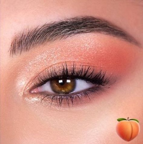 Coral Pink Eyeshadow, Eyeshadow Looks Peach, Makeup Looks Peach, Soft Peach Eye Makeup, Peach Makeup Wedding, Eyeshadow For Graduation, Soft Peach Makeup Look, Peach Coral Makeup Look, Peachy Eyeshadow Look