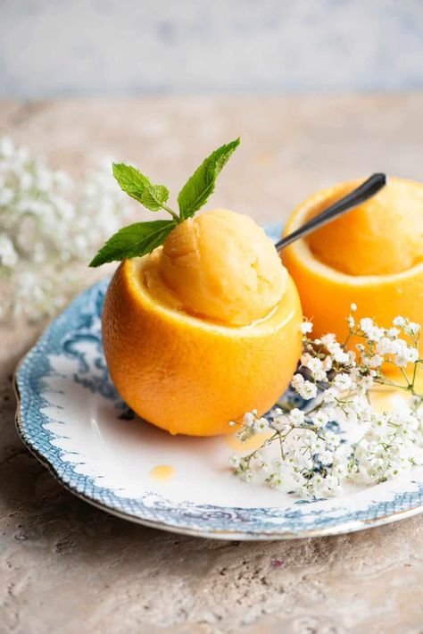 2 Ingredient Orange Sorbet Fest Mad, Orange Cups, Orange Sorbet, Sorbet Recipes, Köstliche Desserts, Homemade Ice, Homemade Ice Cream, Cream Recipes, Frozen Desserts