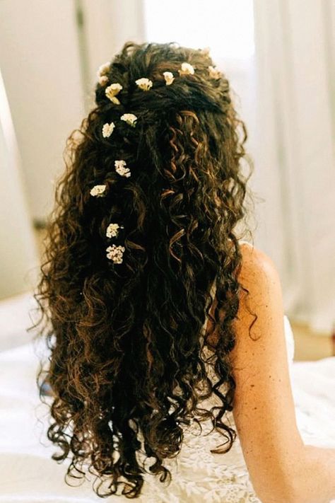 A wedding hairstyle feels absolutely gorgeous for your special day with beautiful curls. I’m passionate about that for bridal portraits. Pin this to your curly bridal hairstyles. Floral Bride Hair, Curly Hairstyles For Bride, Natural Curly Wedding Hairstyles, Naturally Curly Bridal Hair, Hair Ideas For Curly, Curly Bridal Hairstyles, Long Curly Wedding Hair, Curly Wedding Hairstyles, Curly Bridal Hair