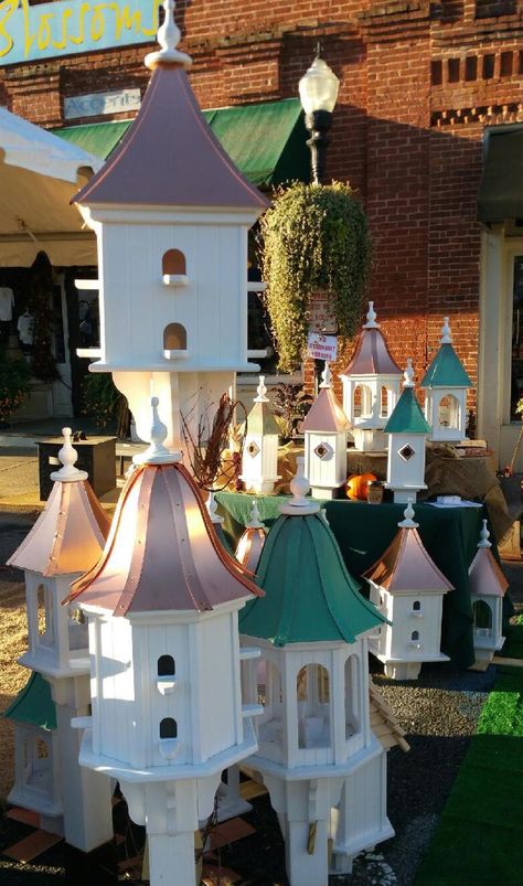 Copper Roof Birdhouse, Outdoor Bird Houses, Bird Houses On Posts, Copper Bird Feeder, Birdhouses In The Garden, Green House Aesthetic, Victorian Birdhouses, Teapot Birdhouse, Large Bird Houses