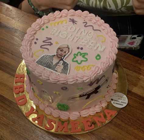 Kpop 18th Birthday Cake, Carat Cake Seventeen, Seventeen Cake Design Kpop, Svt Cakes Ideas, Going Svt Cake, Svt Cakes, Going Seventeen Cake Design, Jeonghan Cake, Seventeen Cake Ideas