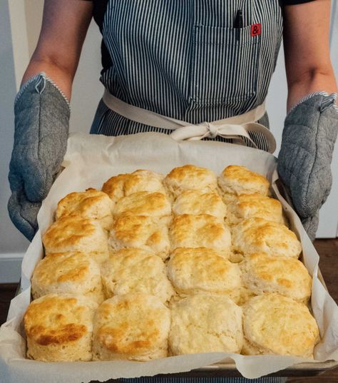 Biscuits Breakfast, Making Sausage, Making Biscuits, Biscuits Gravy, Buttermilk Biscuit, Homemade Biscuits Recipe, Easy Biscuit Recipe, Fluffy Biscuits, Protein Bread