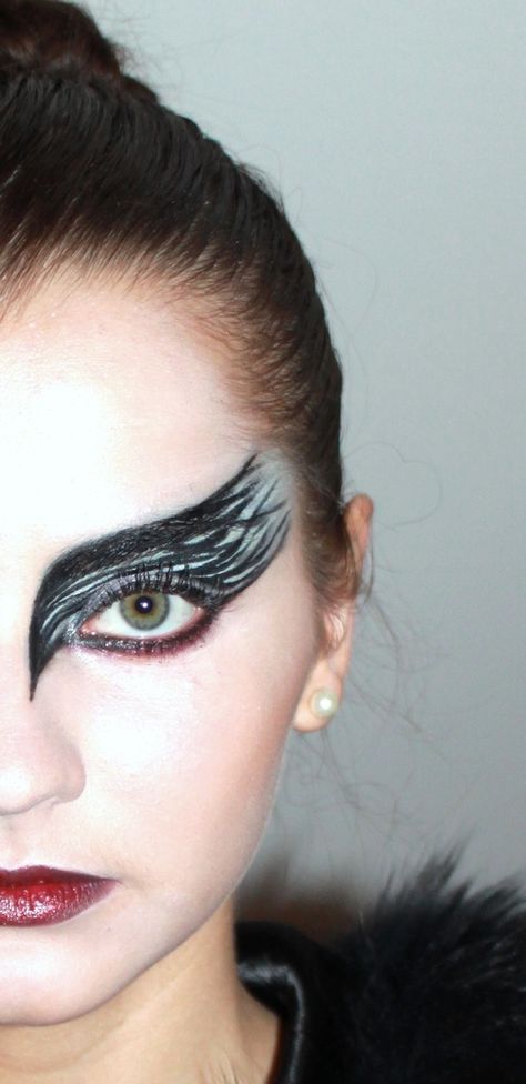 Perhaps a not so creepy version, and a little more subtle, for the birds? Black Swan Makeup, Raven Costume, Bird Makeup, Fantasy Make-up, Crow Costume, Black Swan Costume, The Black Swan, Bird Costume, Dance Makeup