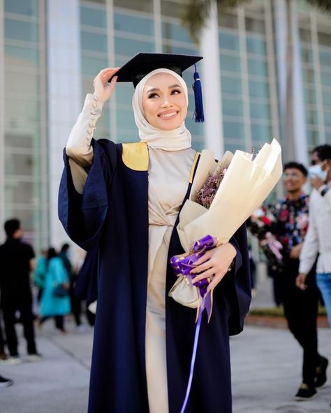 How To Take Graduation Photos, Photoshoot Ideas For Graduation, Convocation Photoshoot Ideas, Pictures For Graduation, Graduation Pictures Hijab, Convocation Outfit Graduation, Hijabi Graduation, Convocation Photography, Graduation Pictures Ideas