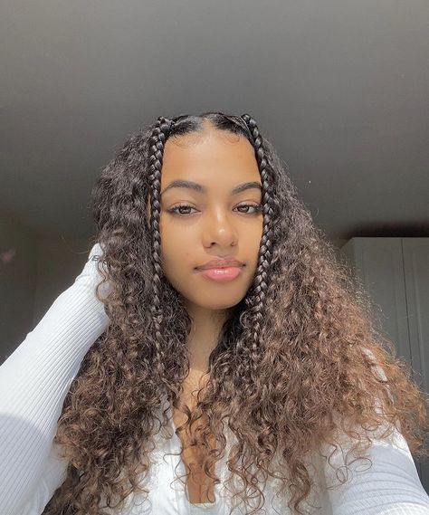 Mixed Teen Girl, Jordan Herseyyy, Light Skin Girls Pretty, Biracial Women, Dark Days, Cute Curly Hairstyles, Curly Hair Styles Easy, Hairdos For Curly Hair