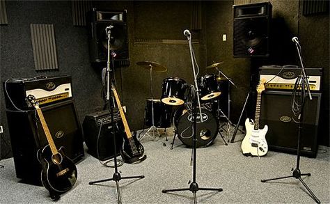 Band room Music Man Cave, Ruangan Studio, Band Room, Rehearsal Studios, Stand Feria, Home Music Rooms, Rehearsal Room, Guitar Room, Recording Studio Home